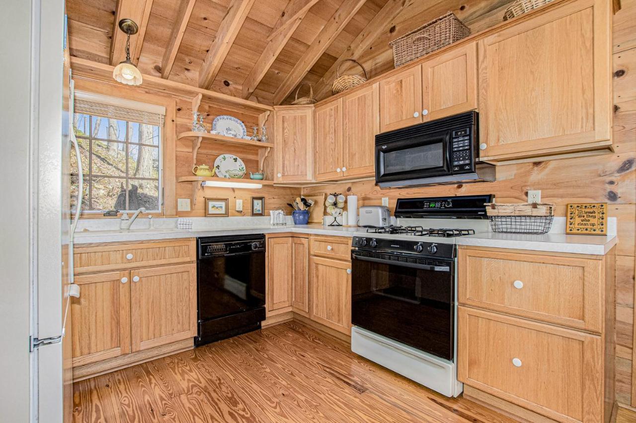 Anna'S Cottage Saugatuck Exterior photo